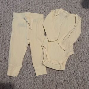 NWOT- GAP Light Yellow Baby Outfit